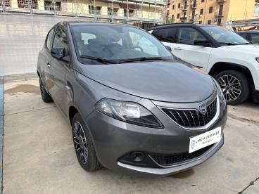 LANCIA CERTIFIED Lancia Ypsilon 1.0 Firefly 70cv Hybrid Platino Usata - City Car Ibrido Grigio - Milano - 2418257_3