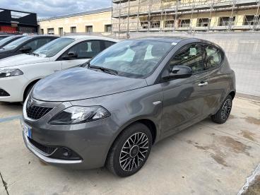 LANCIA CERTIFIED Lancia Ypsilon 1.0 Firefly 70cv Hybrid Platino Usata - City Car Ibrido Grigio - Milano - 2418257_4