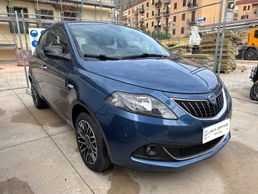 LANCIA CERTIFIED Lancia Ypsilon 1.0 Firefly 70cv Hybrid Platino Usata - City Car Ibrido Blu - Milano - 2418258_3