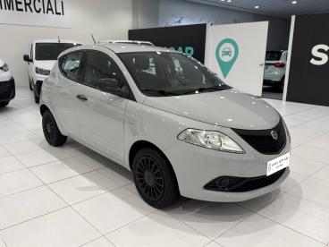 SPOTICAR Lancia Ypsilon 1.0 70cv Firefly Hybrid S&s Silver Usata - City Car Ibrido Grigio - Napoli - 1202419331_3