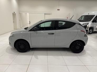 SPOTICAR Lancia Ypsilon 1.0 70cv Firefly Hybrid S&s Silver Usata - City Car Ibrido Grigio - Napoli - 1202419331_4
