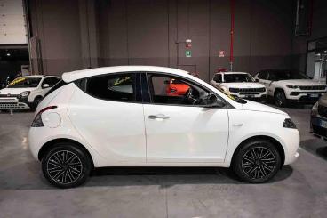 LANCIA CERTIFIED Lancia Ypsilon 1.2 69 Cv 5 Porte Gpl Gold Usata - City Car  Bianco - Carmagnola - 2419866_4