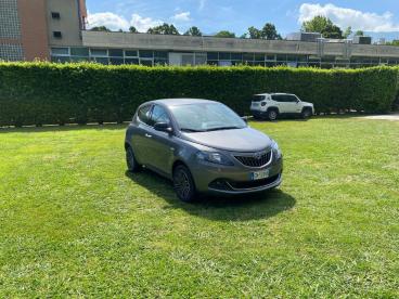 LANCIA CERTIFIED Lancia Ypsilon 1.0 Firefly 70cv S And Amp, Hybrid Gold Usata - City Car Ibrido Grigio - Fisciano - 2419910_2