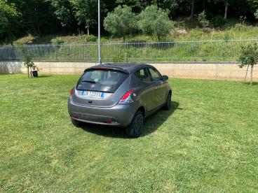 LANCIA CERTIFIED Lancia Ypsilon 1.0 Firefly 70cv S And Amp, Hybrid Gold Usata - City Car Ibrido Grigio - Fisciano - 2419910_3