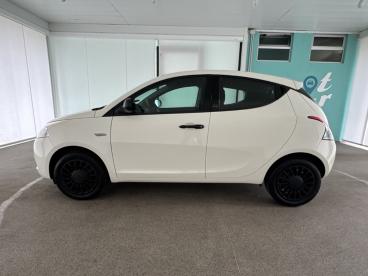 LANCIA CERTIFIED Lancia Ypsilon 1.0 70cv Firefly Hybrid S&s Silver Usata - City Car Ibrido Bianco - Napoli - 2422373_4