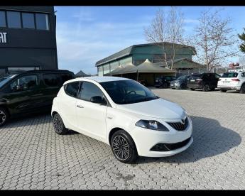 LANCIA CERTIFIED Lancia Ypsilon Iii 2021 1.0 Firefly Hybrid Gold Plus S And S 70cv Usata - City Car Ibrido Bianco - Massarosa - 2422682_1