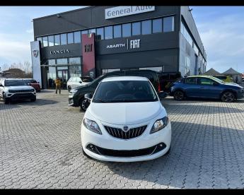 LANCIA CERTIFIED Lancia Ypsilon Iii 2021 1.0 Firefly Hybrid Gold Plus S And S 70cv Usata - City Car Ibrido Bianco - Massarosa - 2422682_2