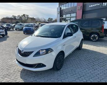 LANCIA CERTIFIED Lancia Ypsilon Iii 2021 1.0 Firefly Hybrid Gold Plus S And S 70cv Usata - City Car Ibrido Bianco - Massarosa - 2422682_3
