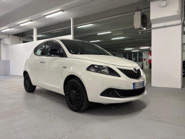 LANCIA CERTIFIED Lancia Ypsilon Iii 2021 1.0 Firefly Hybrid Gold S And S 70cv Usata - City Car Ibrido Beige - Charvensod - 2423861_1