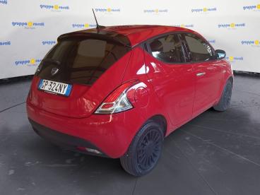 LANCIA CERTIFIED Lancia Ypsilon New 5 Porte My23 1.0 Firefly 70 Cvstart And Stop H Usata - City Car Ibrido Rosso - Roma - 2423892_5