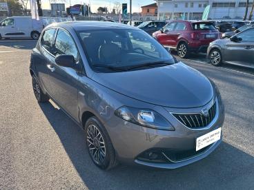 LANCIA CERTIFIED Lancia Ypsilon 1.0 Firefly 70cv Hybrid Platino Usata - City Car Ibrido Grigio - Roma - 2423996_3