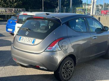 LANCIA CERTIFIED Lancia Ypsilon Ypsilon1.0 70 Cv S And Amp,s Hybrid Silver Plus Usata - City Car Ibrido Grigio - Fisciano - 2424097_3