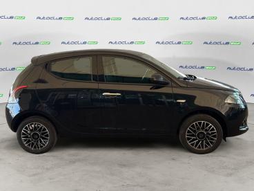 LANCIA CERTIFIED Lancia Ypsilon Iii 2021 1.0 Firefly Hybrid Platino S And S 70cv Usata - City Car Ibrido Nero - Bari - 2424822_4
