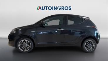 LANCIA CERTIFIED Lancia Ypsilon Iii 2021 1.2 Gold Gpl 69cv Usata - City Car  Nero - Torino - 2426863_2