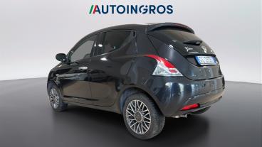 LANCIA CERTIFIED Lancia Ypsilon Iii 2021 1.2 Gold Gpl 69cv Usata - City Car  Nero - Torino - 2426863_3