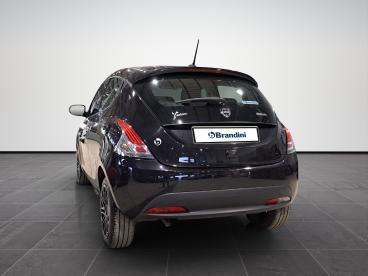 LANCIA CERTIFIED Lancia Ypsilon 1.0 Firefly Hybrid Gold S And S 70cv 5p.ti Usata - City Car Ibrido Nero - Pistoia - 2428176_4