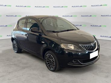 LANCIA CERTIFIED Lancia Ypsilon Iii 2021 1.0 Firefly Hybrid Platino S And S 70cv Usata - City Car Ibrido Nero - Bari - 2428937_3