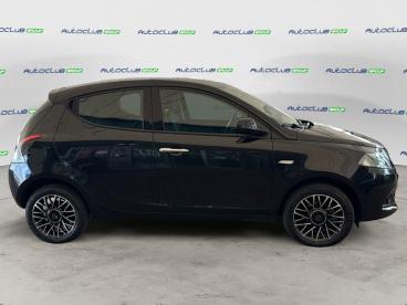 LANCIA CERTIFIED Lancia Ypsilon Iii 2021 1.0 Firefly Hybrid Platino S And S 70cv Usata - City Car Ibrido Nero - Bari - 2428937_4