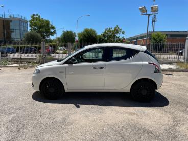 LANCIA CERTIFIED Lancia Ypsilon 1.2 69 Cv 5 Porte Gpl Ecochic Silver Usata - City Car Gpl Bianco - Foggia - 2428945_4