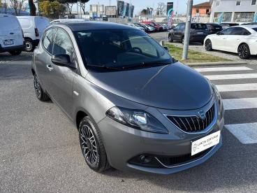 LANCIA CERTIFIED Lancia Ypsilon 1.0 Firefly 70cv Hybrid Platino Usata - City Car Ibrido Grigio - Roma - 2429011_3
