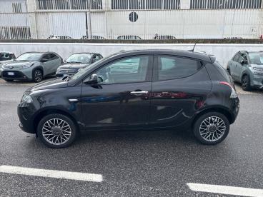 LANCIA CERTIFIED Lancia Ypsilon 1.0 Firefly 70cv S&s Hybrid Gold Plus Usata - City Car Ibrido Nero - Roma - 2429376_4