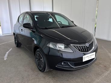 SPOTICAR Lancia Ypsilon 1.0 Firefly 70cv S&s Hybrid Gold Gpl Aftermark Usata - City Car Ibrido Nero - Napoli - 1202434837_3