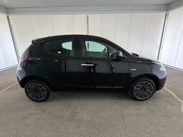 SPOTICAR Lancia Ypsilon 1.0 Firefly 70cv S&s Hybrid Gold Gpl Aftermark Usata - City Car Ibrido Nero - Napoli - 1202434837_4