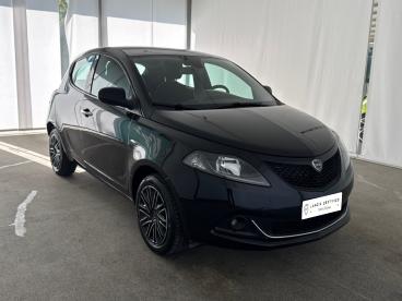 SPOTICAR Lancia Ypsilon 1.0 Firefly 70cv S&s Hybrid Gold Usata - City Car Ibrido Nero - Napoli - 1202437712_3