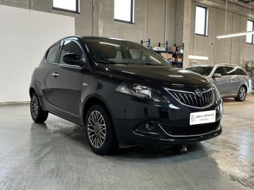 LANCIA CERTIFIED Lancia Ypsilon 1.0 Firefly 70cv Hybrid Silver Usata - City Car Ibrido Nero - Milano - 2438412_3