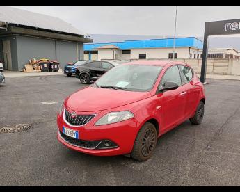 LANCIA CERTIFIED Lancia Ypsilon 1.0 Firefly Hybrid Silver S And S 70cv Usata - City Car Ibrido Rosso - Charvensod - 2438896_3