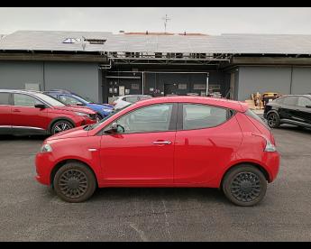 LANCIA CERTIFIED Lancia Ypsilon 1.0 Firefly Hybrid Silver S And S 70cv Usata - City Car Ibrido Rosso - Charvensod - 2438896_4