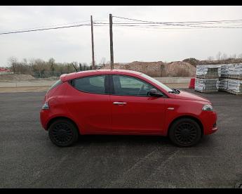 LANCIA CERTIFIED Lancia Ypsilon 1.0 Firefly Hybrid Silver S And S 70cv Usata - City Car Ibrido Rosso - Charvensod - 2438896_5