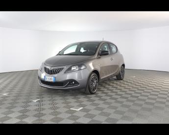 LANCIA CERTIFIED Lancia Ypsilon Iii 2021 1.0 Firefly Hybrid Gold S And S 70cv Usata - City Car Ibrido Grigio - Piacenza - 2438901_2