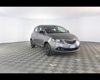 LANCIA CERTIFIED Lancia Ypsilon Iii 2021 1.0 Firefly Hybrid Gold S And S 70cv Usata - City Car Ibrido Grigio - Piacenza - 2438901_4