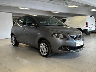 LANCIA CERTIFIED Lancia Ypsilon 1.0 Firefly 70cv Hybrid Gold Usata - City Car Ibrido Grigio - Milano - 2440329_3