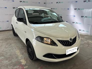 LANCIA CERTIFIED Lancia Ypsilon 1.0 Firefly 70cv S&s Hybrid Silver Usata - City Car Ibrido Bianco - Roma - 2442460_3