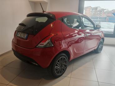 LANCIA CERTIFIED Lancia Ypsilon 1.0 Firefly 5 Porte S And S Hybrid Silver Plus Usata - City Car Ibrido Rosso - Grugliasco - 2452190_2