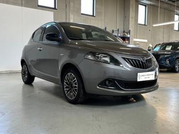 LANCIA CERTIFIED Lancia Ypsilon 1.0 Firefly 70cv Hybrid Gold Usata - City Car Ibrido Grigio - Milano - 2453010_3