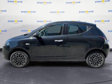 LANCIA CERTIFIED Lancia Ypsilon New 5 Porte My24 1.0 Firefly 70 Cvstart And Stop H Usata - City Car Ibrido Nero - Roma - 2456877_3