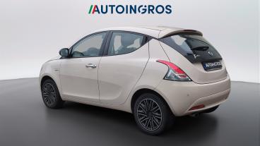 LANCIA CERTIFIED Lancia Ypsilon Iii 2021 1.0 Firefly Hybrid Gold S And S 70cv Usata - City Car Ibrido Bianco - Torino - 2458302_3