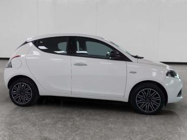 LANCIA CERTIFIED Lancia Ypsilon 1.0 Firefly Hybrid Gold Plus S And S 70cv 5p.ti Usata - City Car Ibrido Bianco - Cuneo - 2460054_5