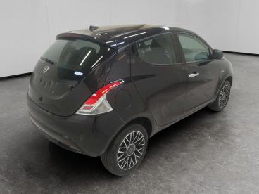 LANCIA CERTIFIED Lancia Ypsilon 1.0 Firefly Hybrid Platino S And S 70cv Usata - City Car Ibrido Nero - Cuneo - 2460059_5
