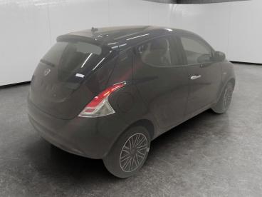 LANCIA CERTIFIED Lancia Ypsilon 1.0 Firefly Hybrid Oro S And S 70cv Usata - City Car Ibrido Nero - Cuneo - 2460060_5