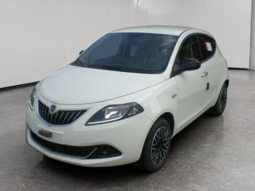 LANCIA CERTIFIED Lancia Ypsilon 1.0 Firefly Hybrid Platino S And S 70cv Usata - City Car Ibrido Bianco - Cuneo - 2460070_1