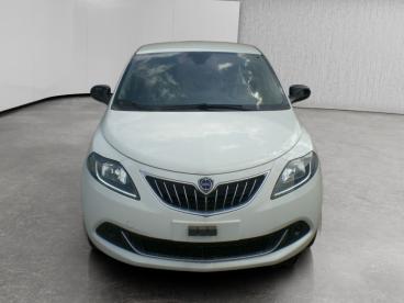 LANCIA CERTIFIED Lancia Ypsilon 1.0 Firefly Hybrid Platino S And S 70cv Usata - City Car Ibrido Bianco - Cuneo - 2460070_2