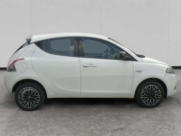 LANCIA CERTIFIED Lancia Ypsilon 1.0 Firefly Hybrid Platino S And S 70cv Usata - City Car Ibrido Bianco - Cuneo - 2460070_4