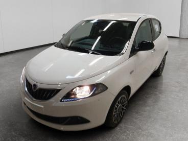 LANCIA CERTIFIED Lancia Ypsilon 1.0 Firefly Hybrid Platino S And S 70cv Usata - City Car Ibrido Bianco - Cuneo - 2460072_2