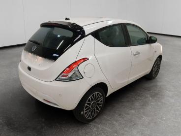 LANCIA CERTIFIED Lancia Ypsilon 1.0 Firefly Hybrid Platino S And S 70cv Usata - City Car Ibrido Bianco - Cuneo - 2460072_5