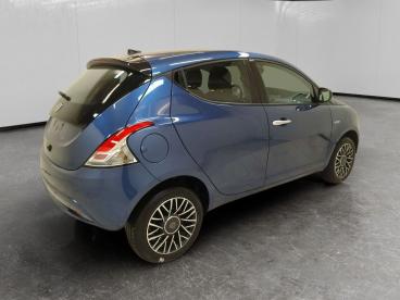 LANCIA CERTIFIED Lancia Ypsilon 1.0 Firefly Hybrid Platino S And S 70cv Usata - City Car Ibrido Blu - Cuneo - 2460081_5