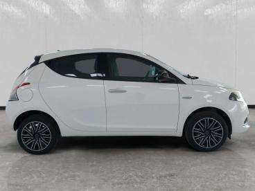LANCIA CERTIFIED Lancia Ypsilon 1.0 Firefly Hybrid Gold S And S 70cv Usata - City Car Ibrido Bianco - Cuneo - 2460089_4
